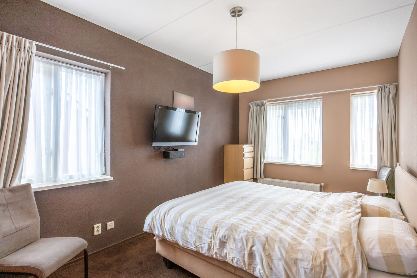 Spacious Semi-Detached Home with Five Bedrooms and Garden in Uithuizermeeden — 35