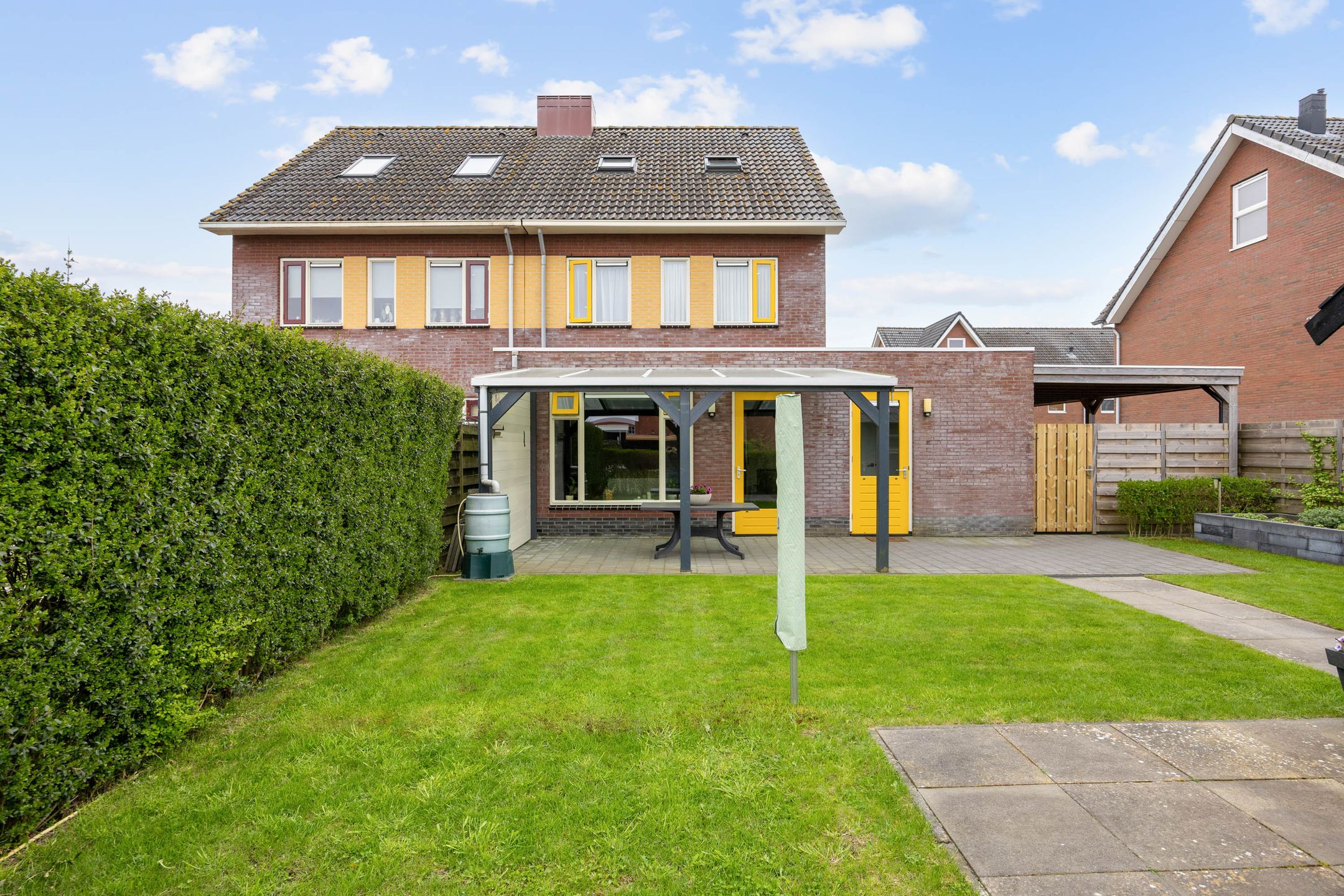 Spacious Semi-Detached Home with Five Bedrooms and Garden in Uithuizermeeden — 54