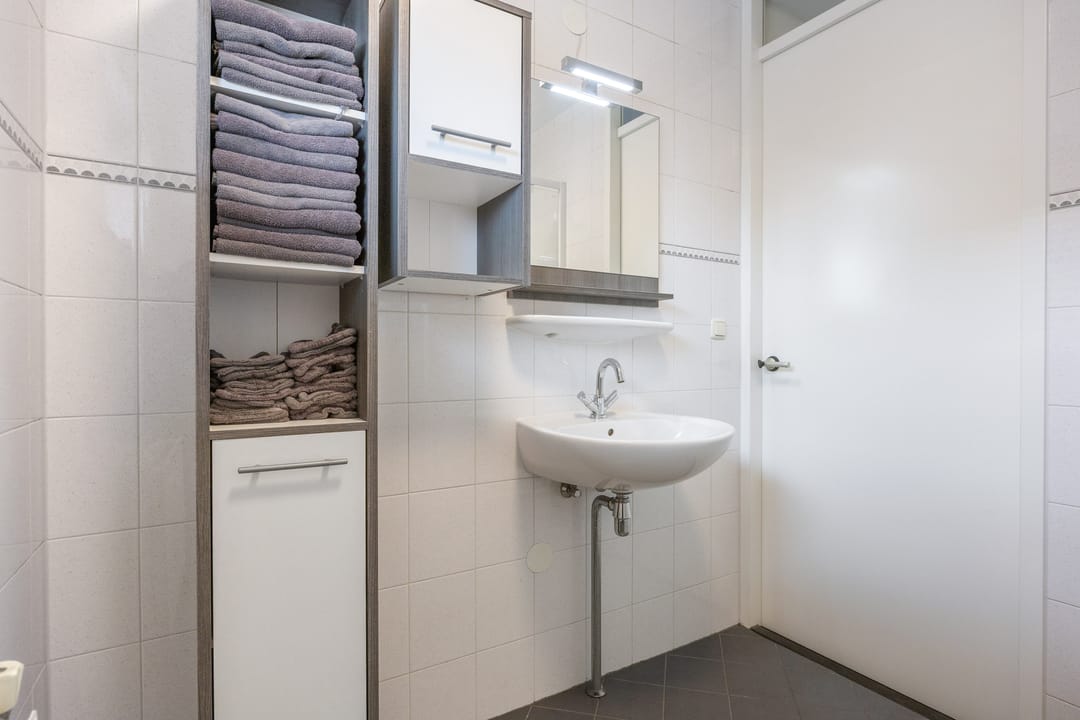 Spacious Semi-Detached Home with Five Bedrooms and Garden in Uithuizermeeden — 41