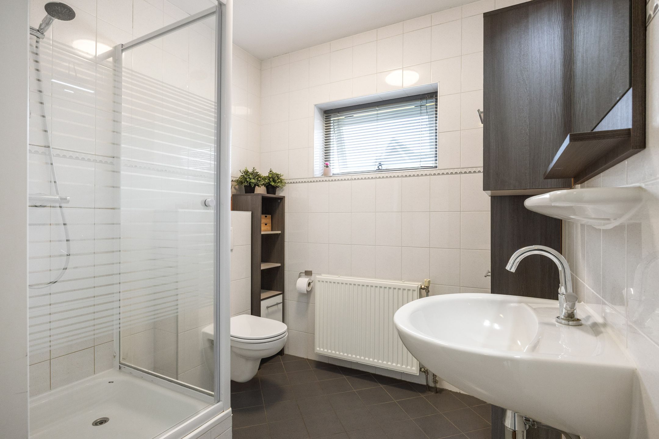 Spacious Semi-Detached Home with Five Bedrooms and Garden in Uithuizermeeden — 39