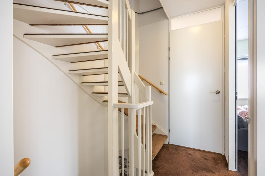 Spacious Semi-Detached Home with Five Bedrooms and Garden in Uithuizermeeden — 32