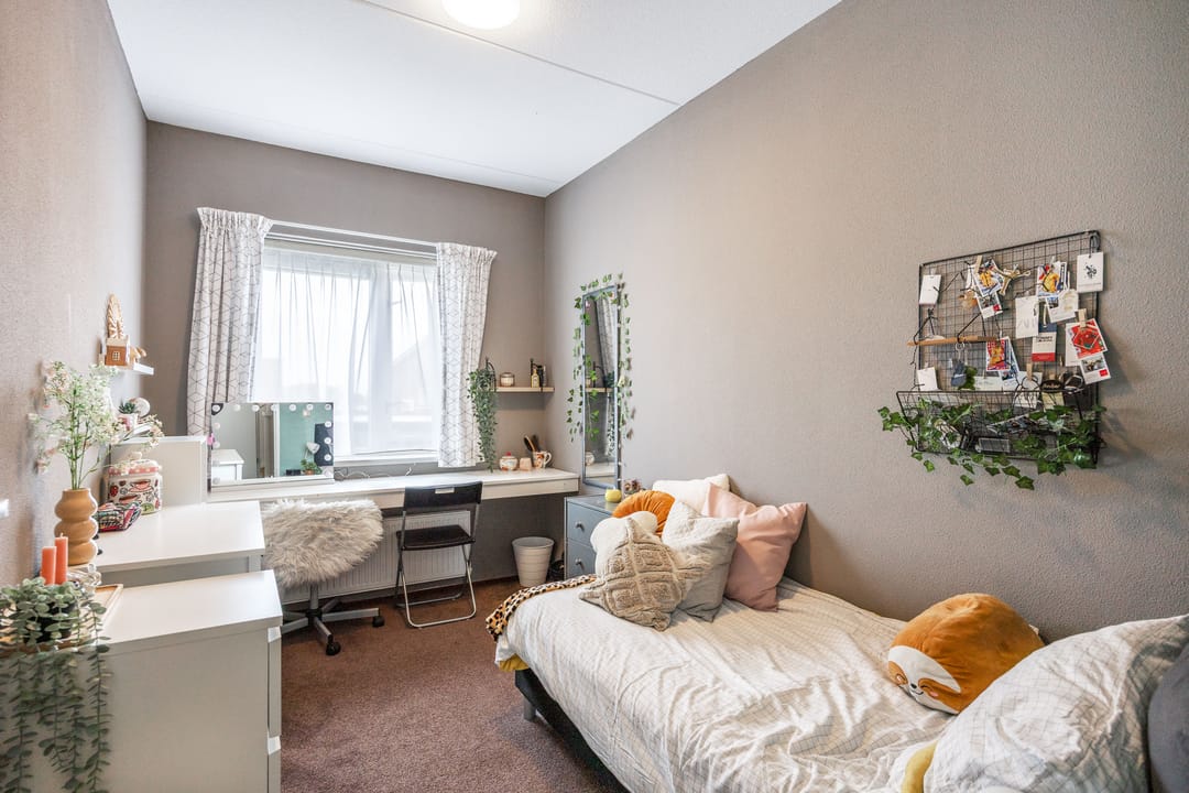 Spacious Semi-Detached Home with Five Bedrooms and Garden in Uithuizermeeden — 37