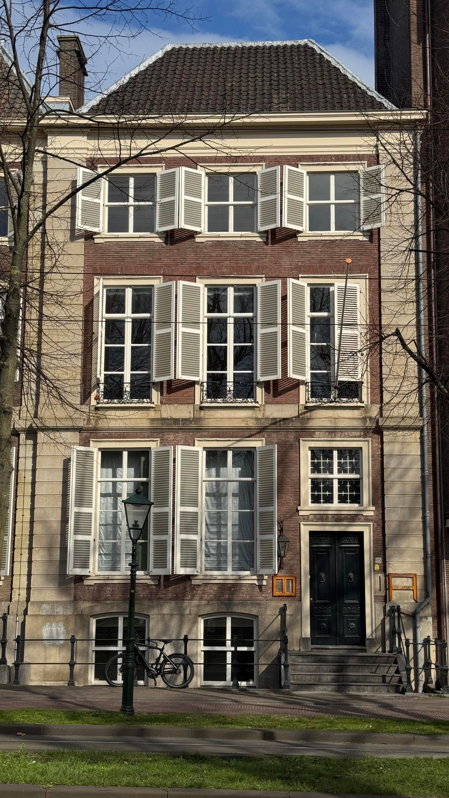 Bekijk foto 1 van Lange Vijverberg 16