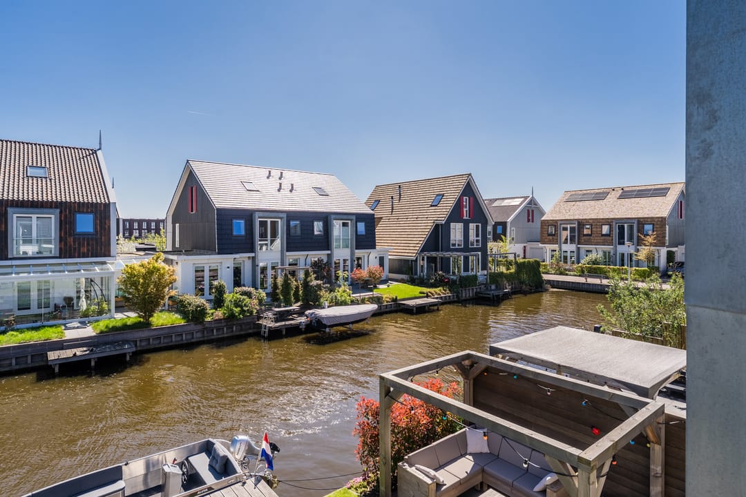 Spacious Energy-Neutral Semi-Detached Home with Waterfront Garden and Private Mooring — 28