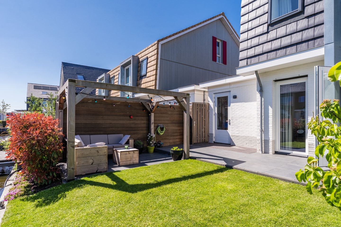 Spacious Energy-Neutral Semi-Detached Home with Waterfront Garden and Private Mooring — 44