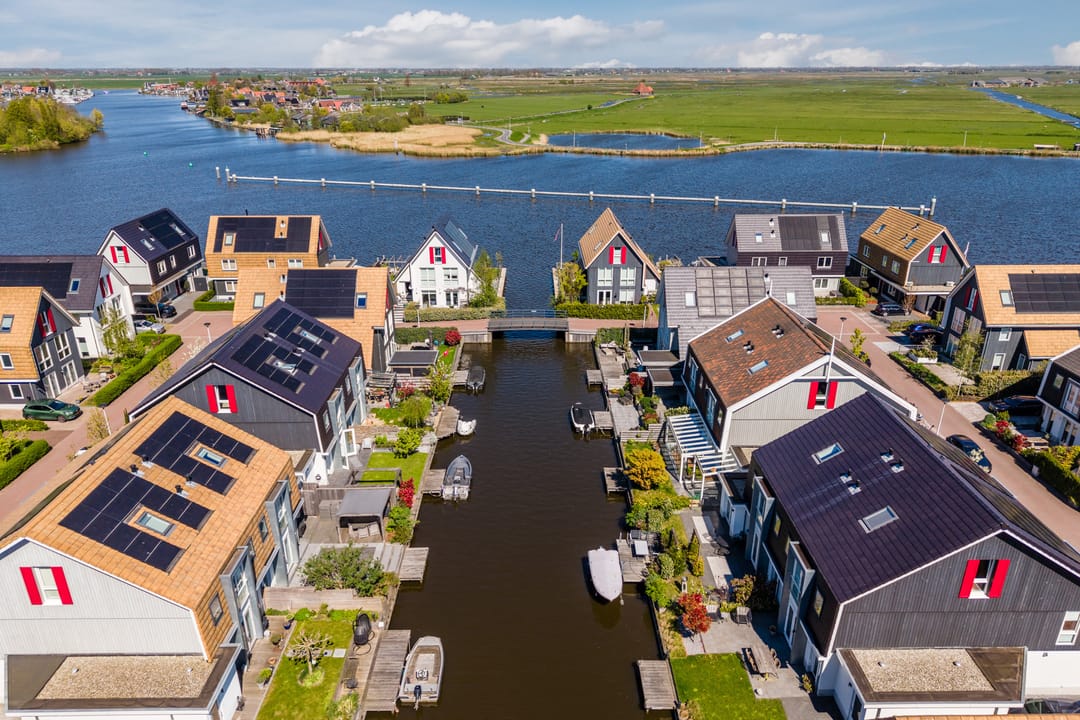 Spacious Energy-Neutral Semi-Detached Home with Waterfront Garden and Private Mooring — 53