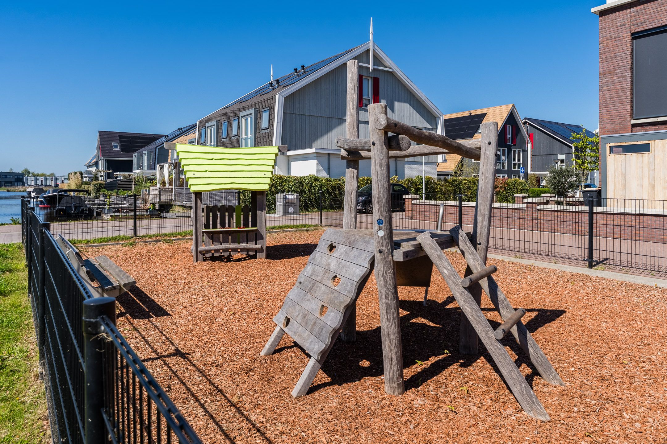Spacious Energy-Neutral Semi-Detached Home with Waterfront Garden and Private Mooring — 51