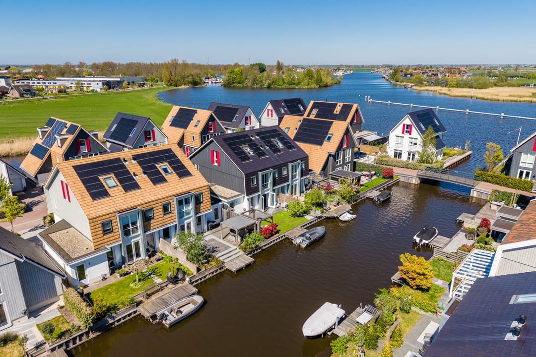 Spacious Energy-Neutral Semi-Detached Home with Waterfront Garden and Private Mooring — 52