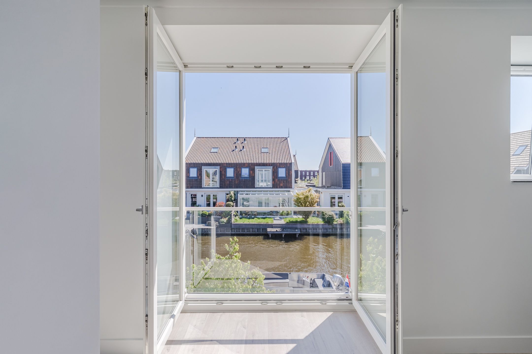 Spacious Energy-Neutral Semi-Detached Home with Waterfront Garden and Private Mooring — 27