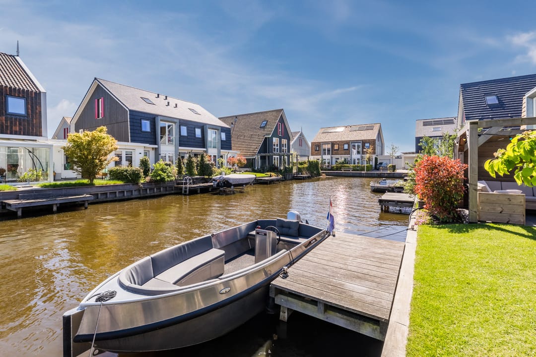 Spacious Energy-Neutral Semi-Detached Home with Waterfront Garden and Private Mooring — 47
