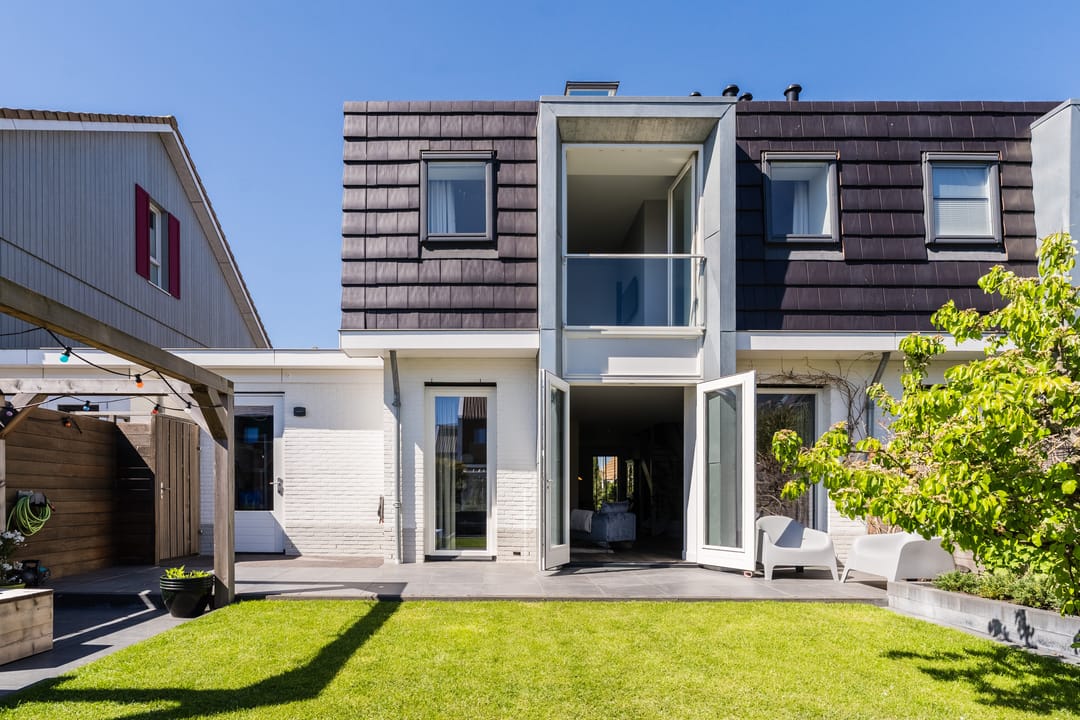 Spacious Energy-Neutral Semi-Detached Home with Waterfront Garden and Private Mooring — 46