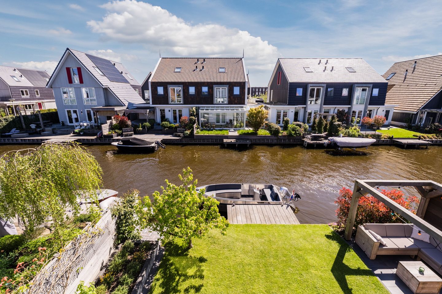 Spacious Energy-Neutral Semi-Detached Home with Waterfront Garden and Private Mooring — 29