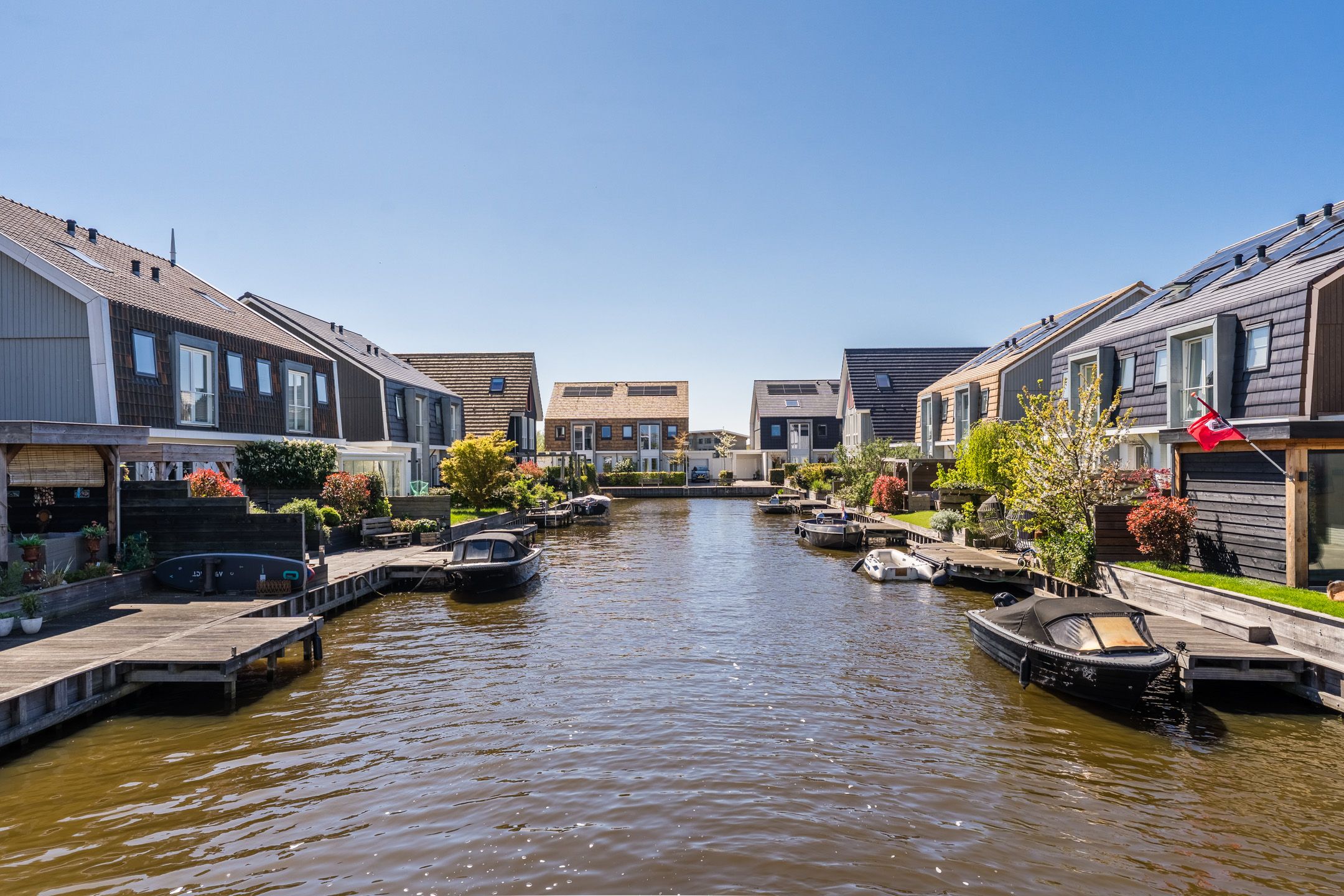 Spacious Energy-Neutral Semi-Detached Home with Waterfront Garden and Private Mooring — 48