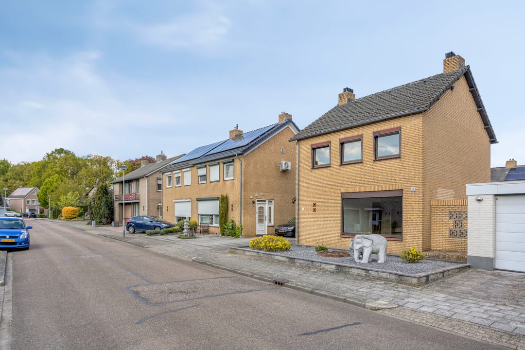 Photo 32 of Johannes Douvenstraat 2