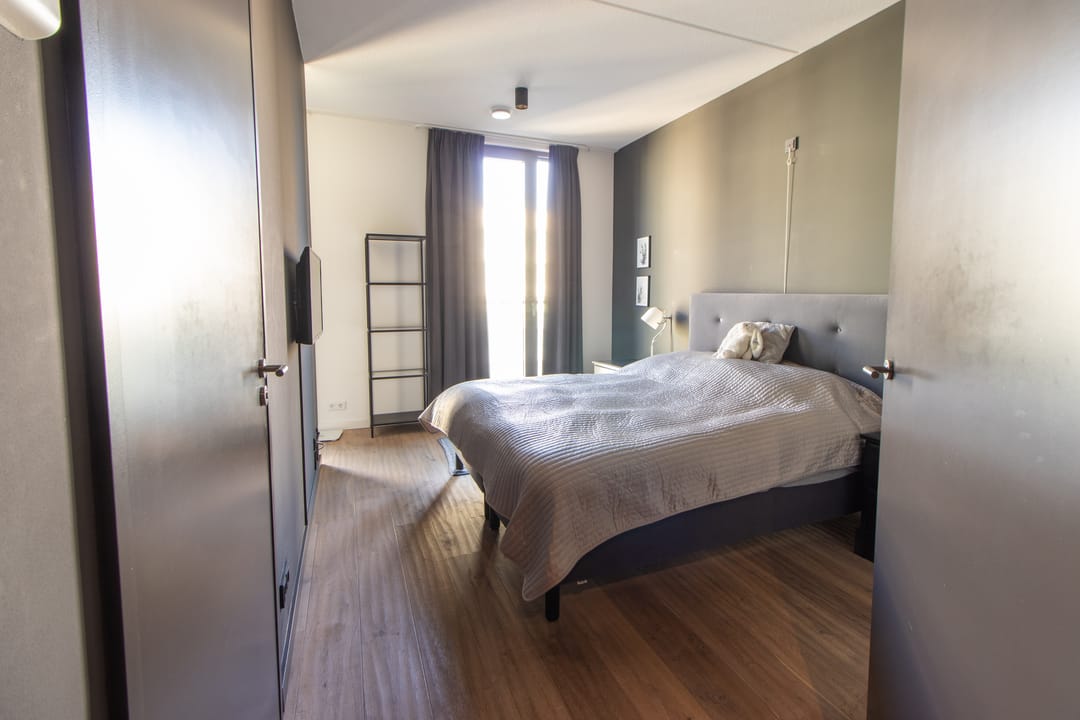 Exclusive City Apartment with Panoramic Views and Spacious Rooftop Terrace — 26