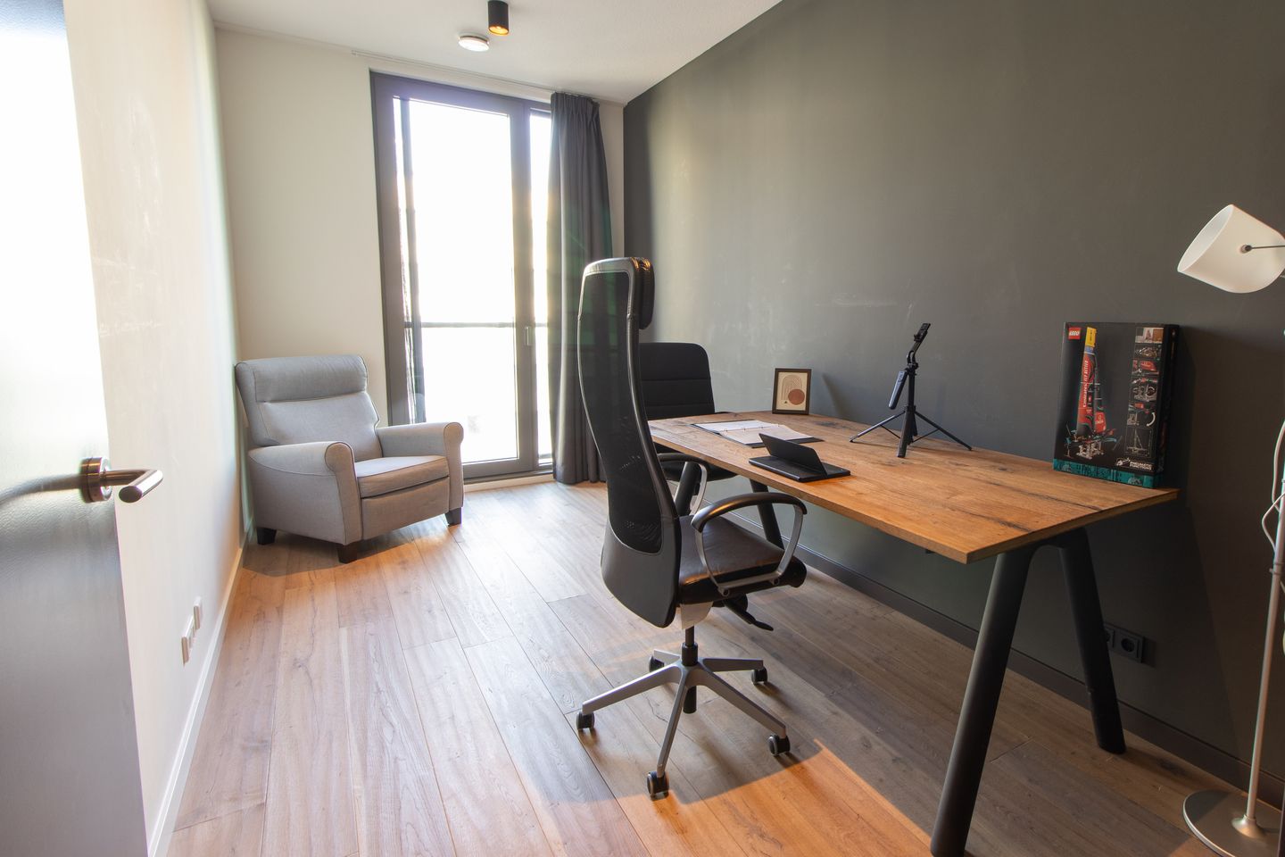 Exclusive City Apartment with Panoramic Views and Spacious Rooftop Terrace — 20