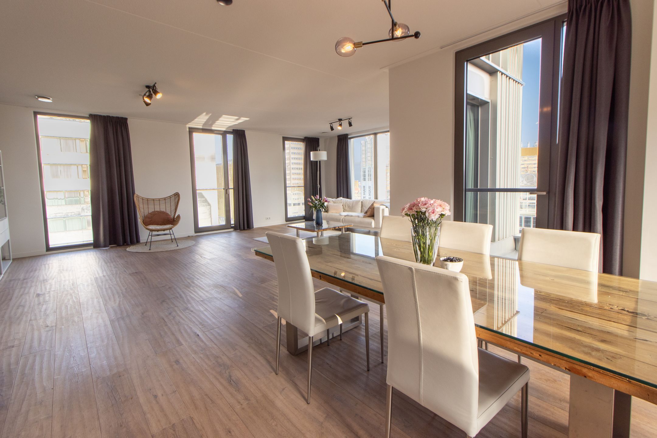 Exclusive City Apartment with Panoramic Views and Spacious Rooftop Terrace — 12