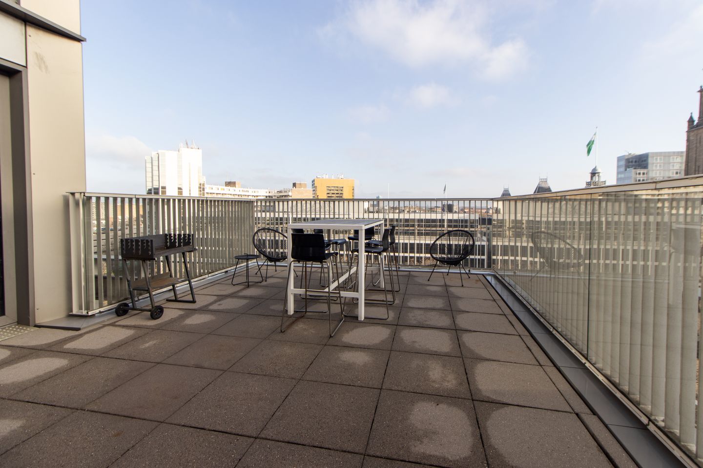 Exclusive City Apartment with Panoramic Views and Spacious Rooftop Terrace — 14
