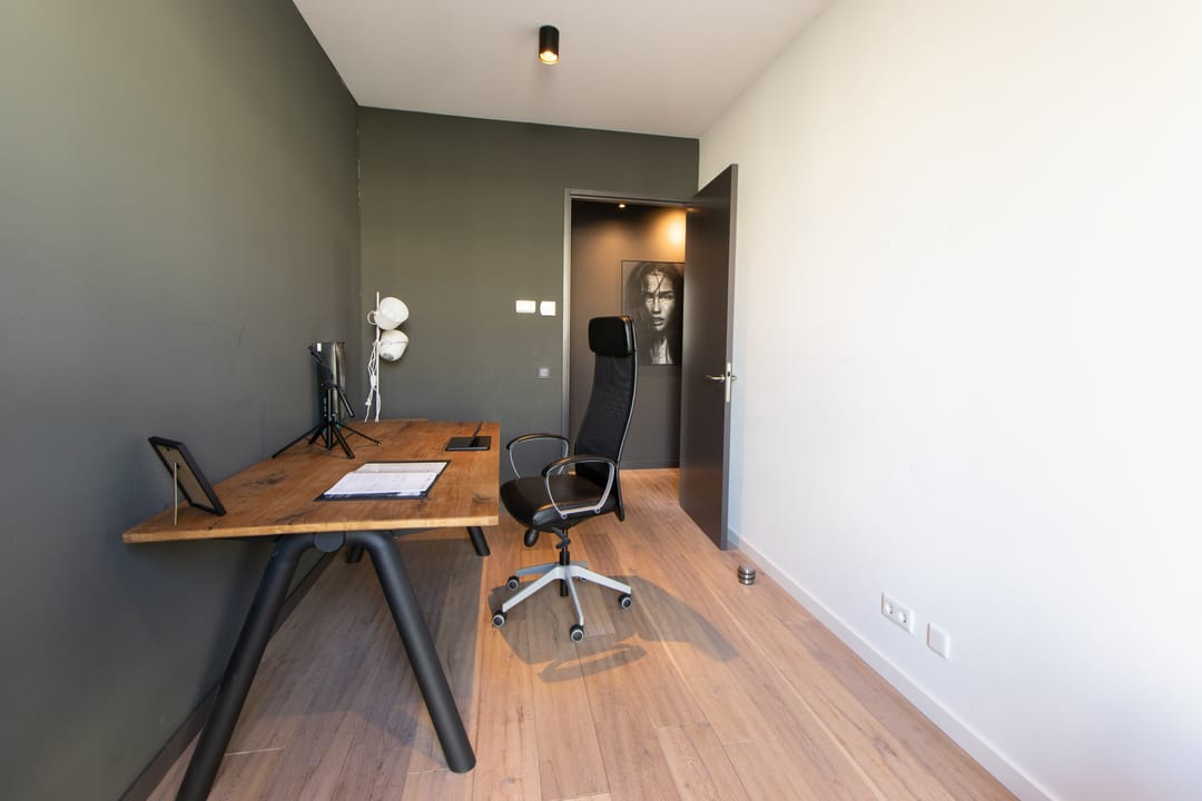 Exclusive City Apartment with Panoramic Views and Spacious Rooftop Terrace — 22