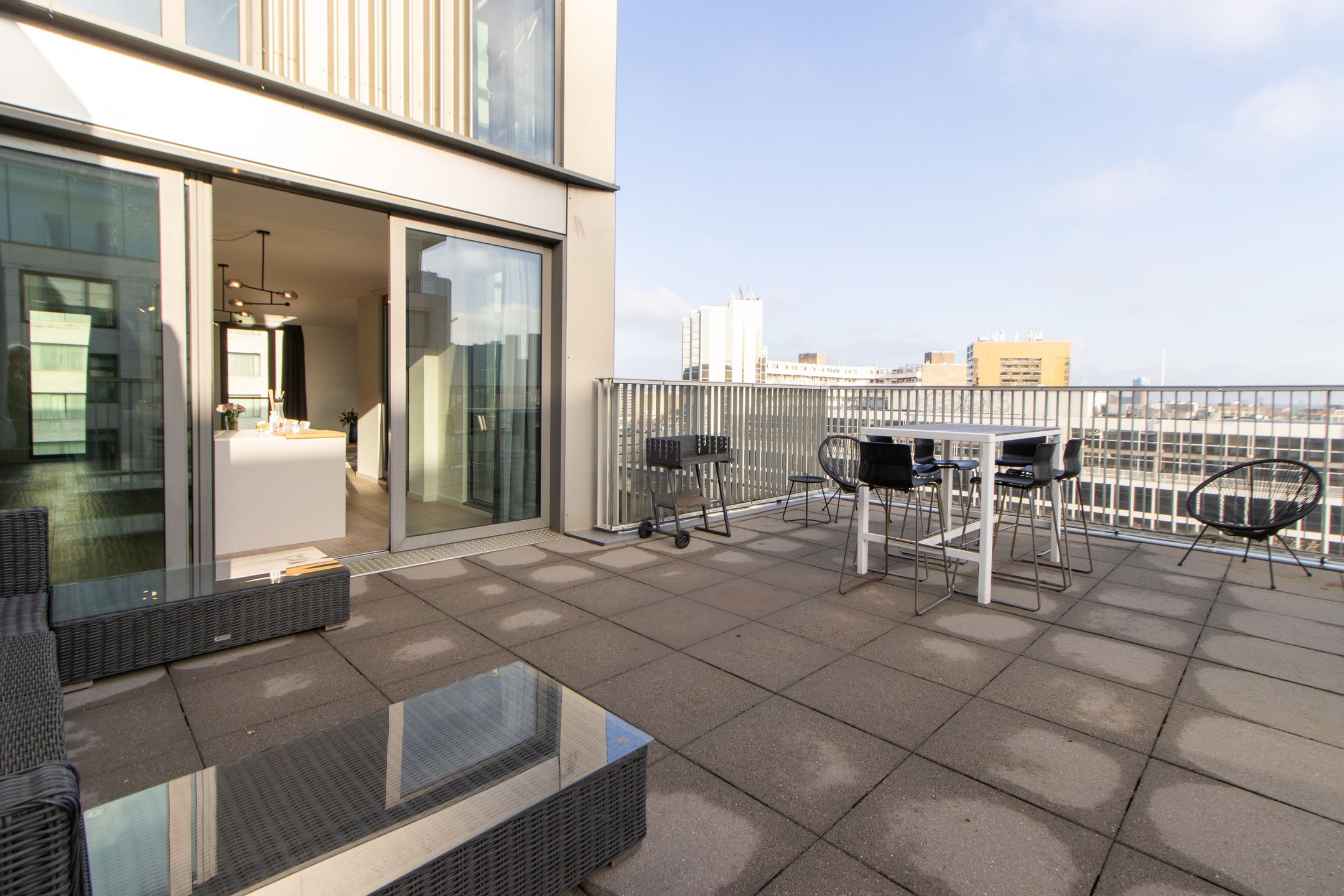 Exclusive City Apartment with Panoramic Views and Spacious Rooftop Terrace — 15