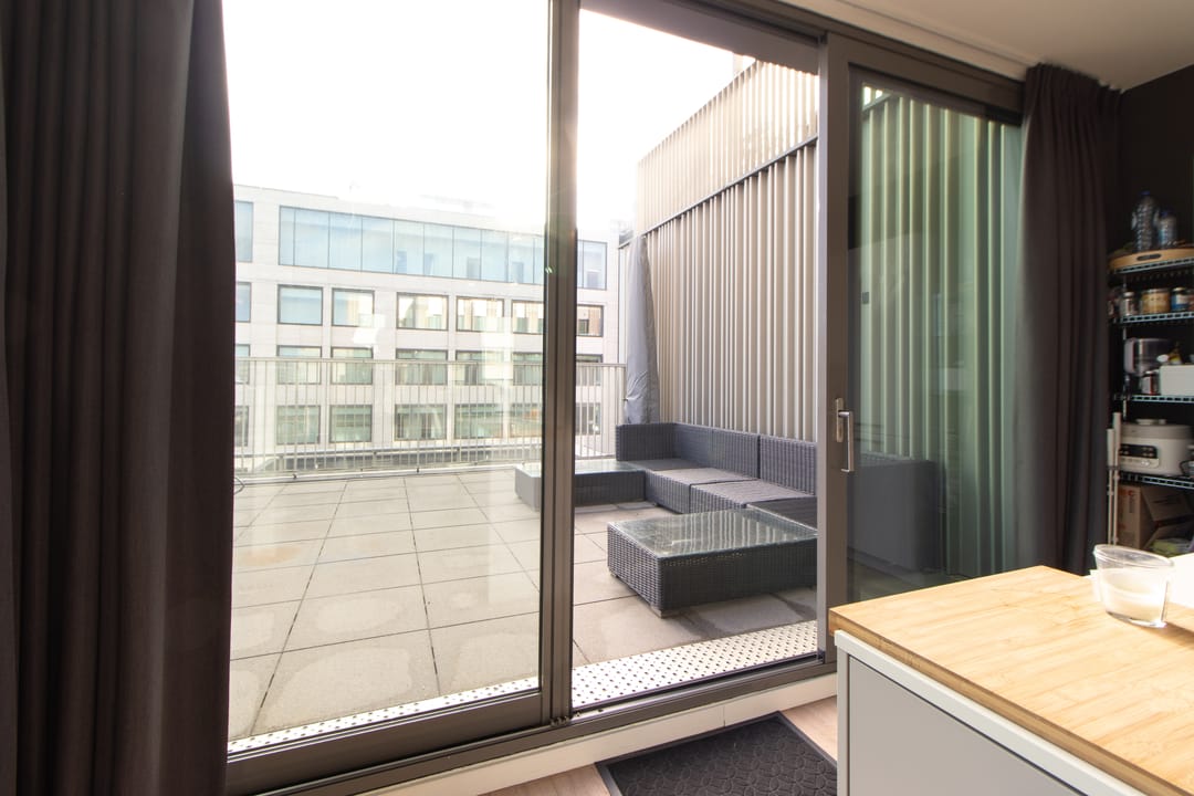 Exclusive City Apartment with Panoramic Views and Spacious Rooftop Terrace — 13
