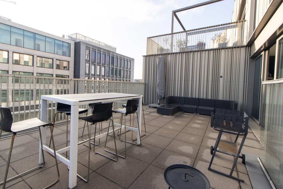 Exclusive City Apartment with Panoramic Views and Spacious Rooftop Terrace — 17