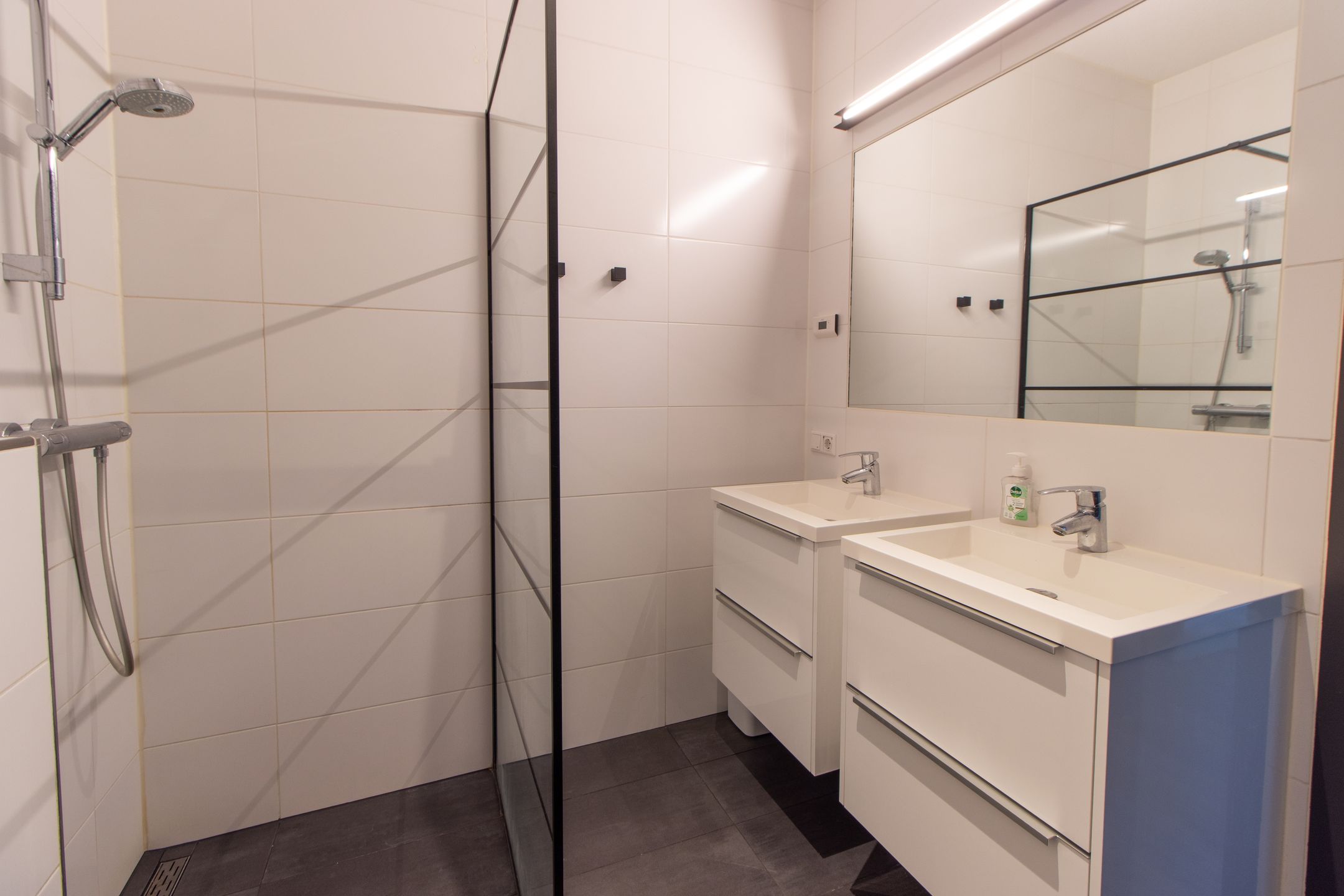 Exclusive City Apartment with Panoramic Views and Spacious Rooftop Terrace — 33