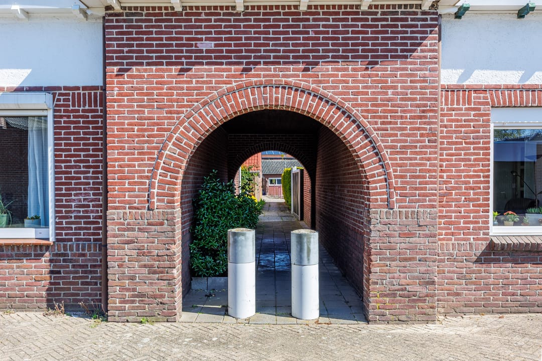 Charming Terraced House Near Gennep Center with Spacious Garage — 61