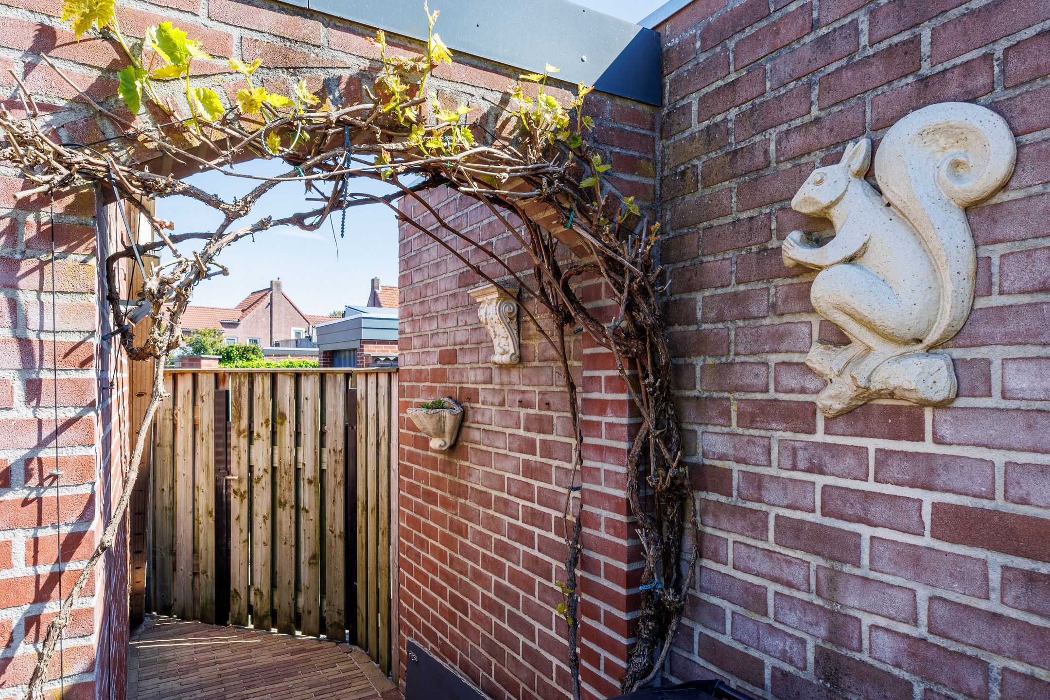 Charming Terraced House Near Gennep Center with Spacious Garage — 51