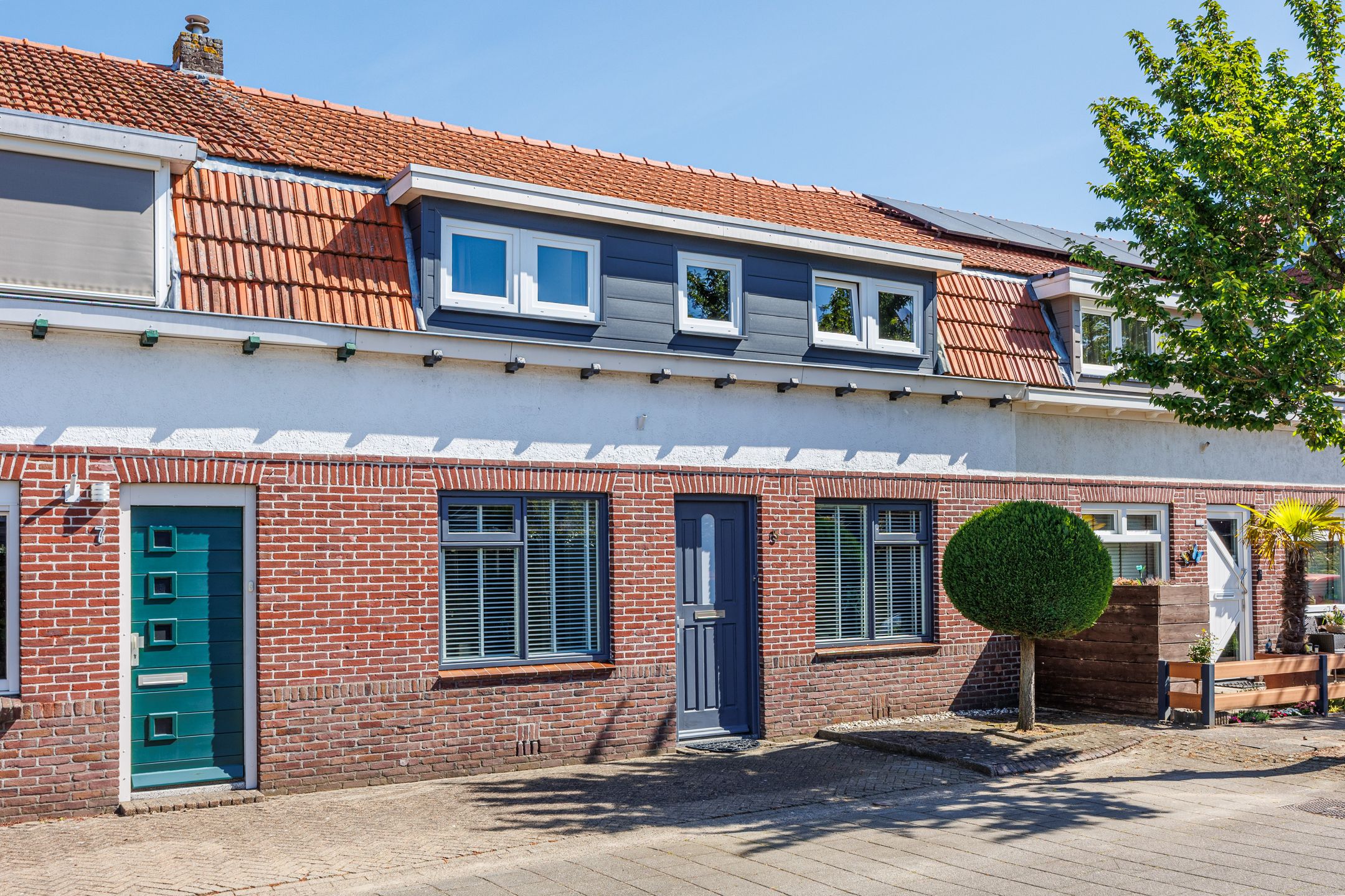 Charming Terraced House Near Gennep Center with Spacious Garage — 60