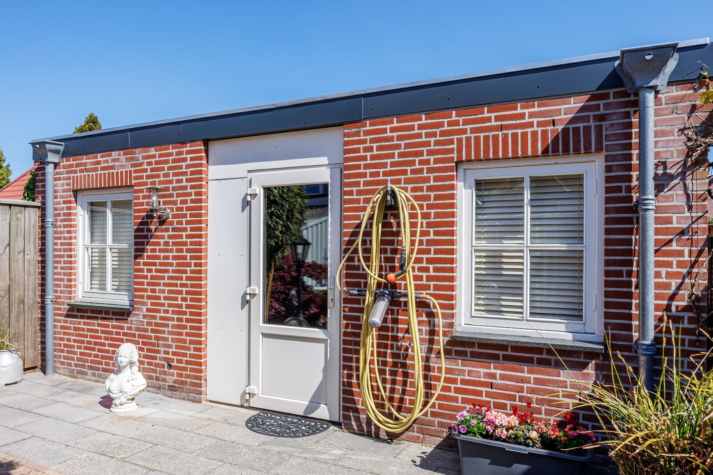 Charming Terraced House Near Gennep Center with Spacious Garage — 44
