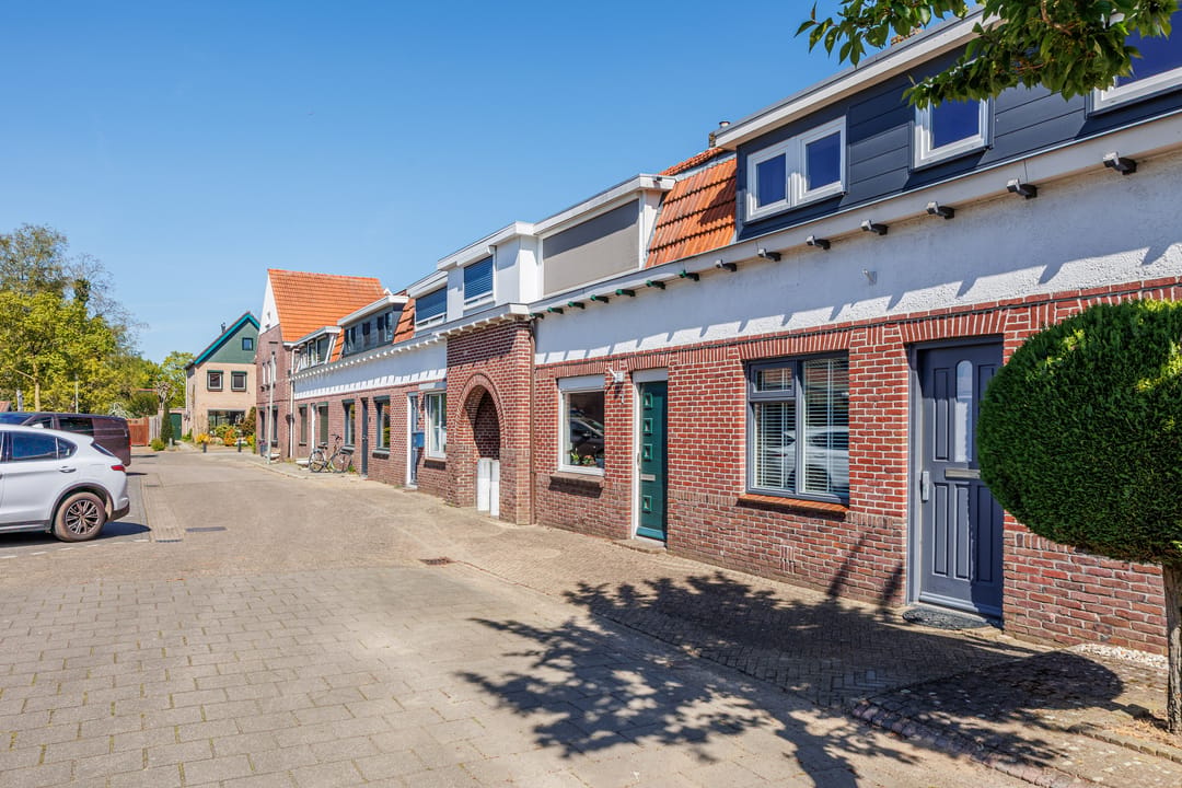Charming Terraced House Near Gennep Center with Spacious Garage — 62