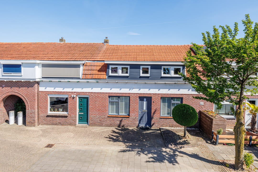 Charming Terraced House Near Gennep Center with Spacious Garage — 58