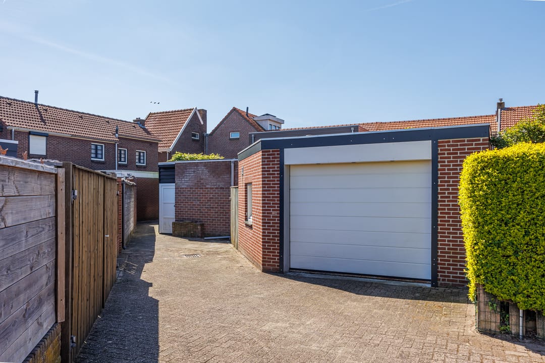 Charming Terraced House Near Gennep Center with Spacious Garage — 53