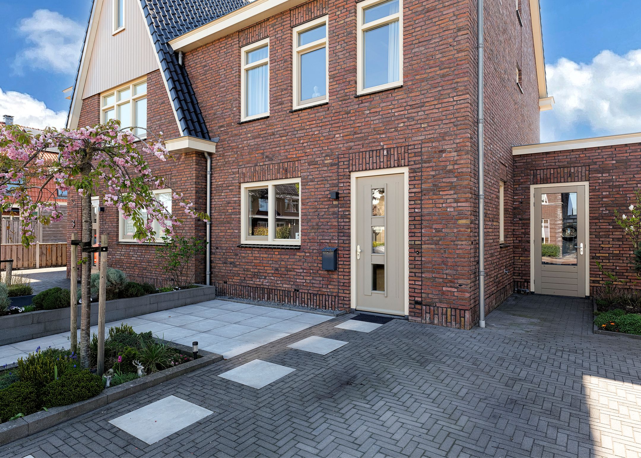 Spacious Semi-Detached Home with Energy Label A in De Draai — 35