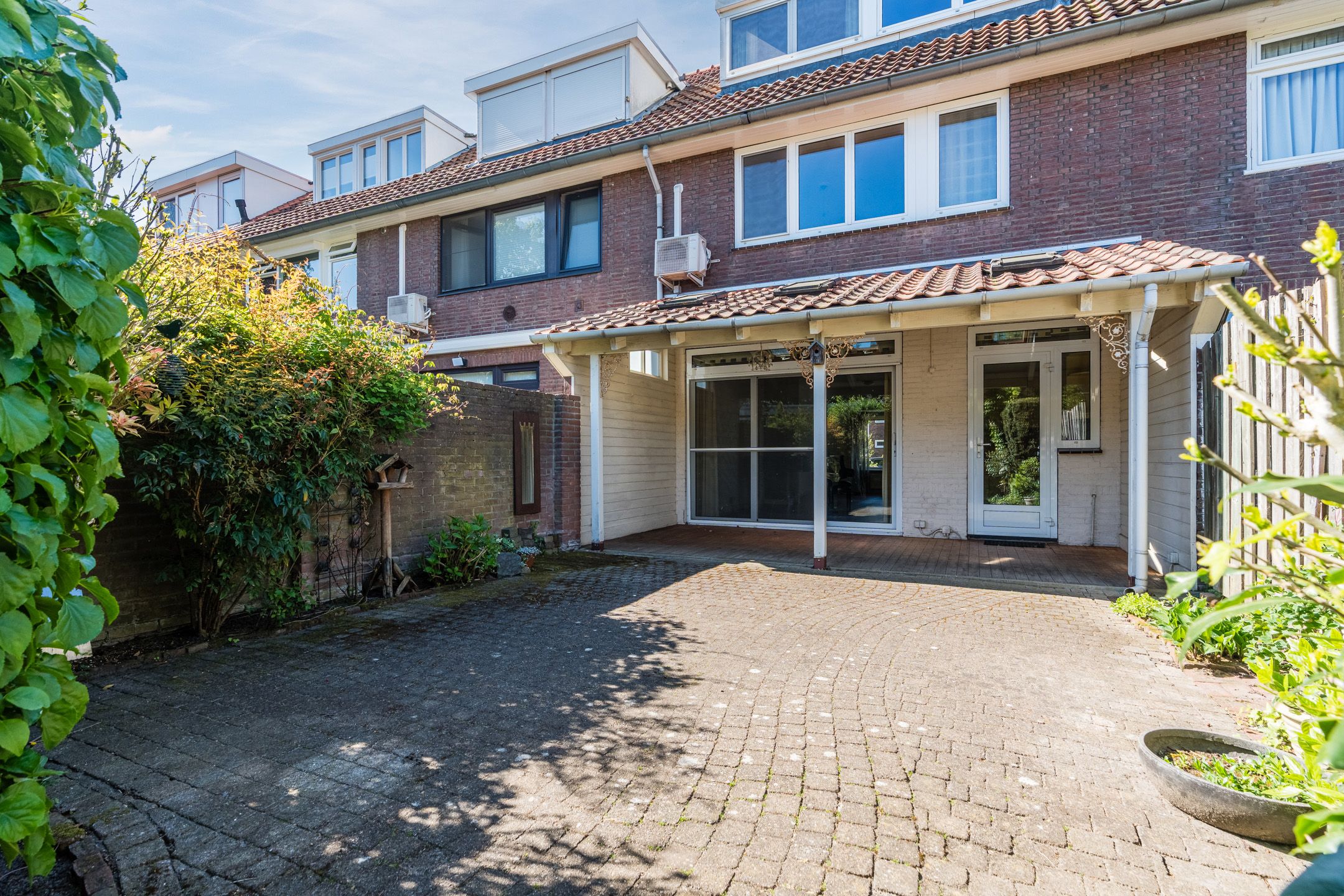 Spacious 1930s Terraced Home with Garden in Eindhoven — 39