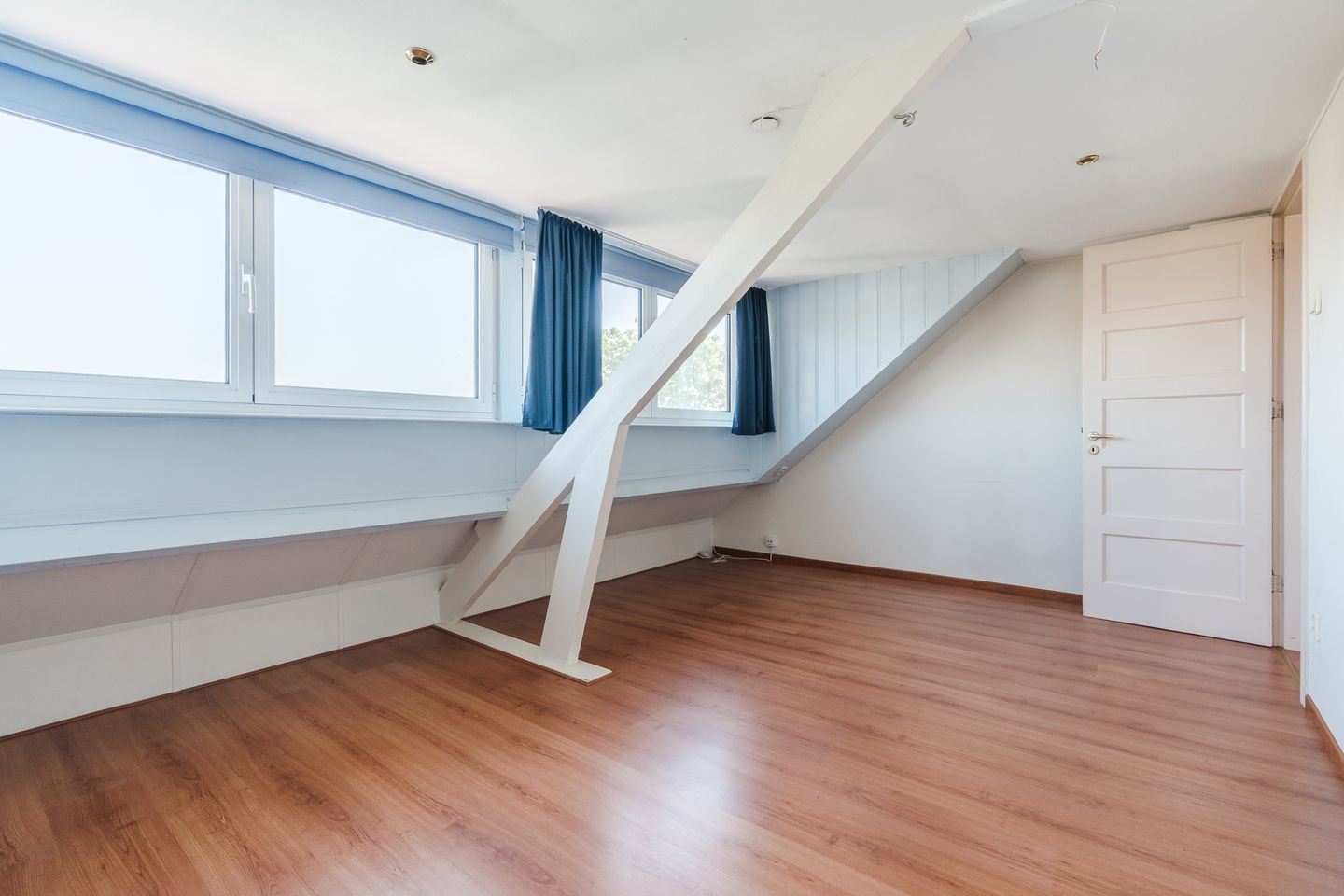 Spacious 1930s Terraced Home with Garden in Eindhoven — 34