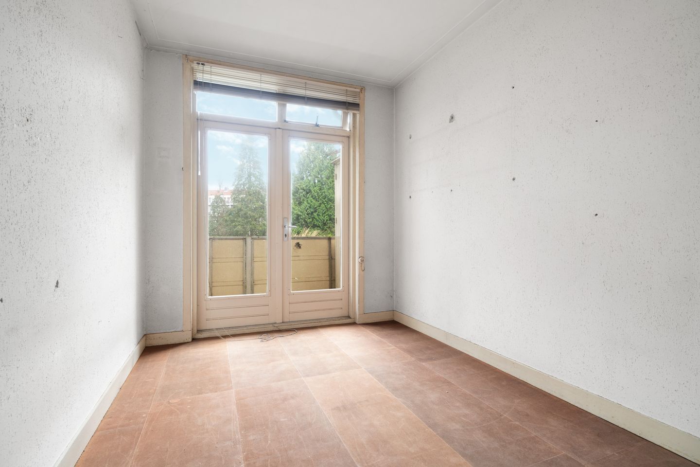 Renovatable Apartment with Water View in Hoofddorppleinbuurt — 14
