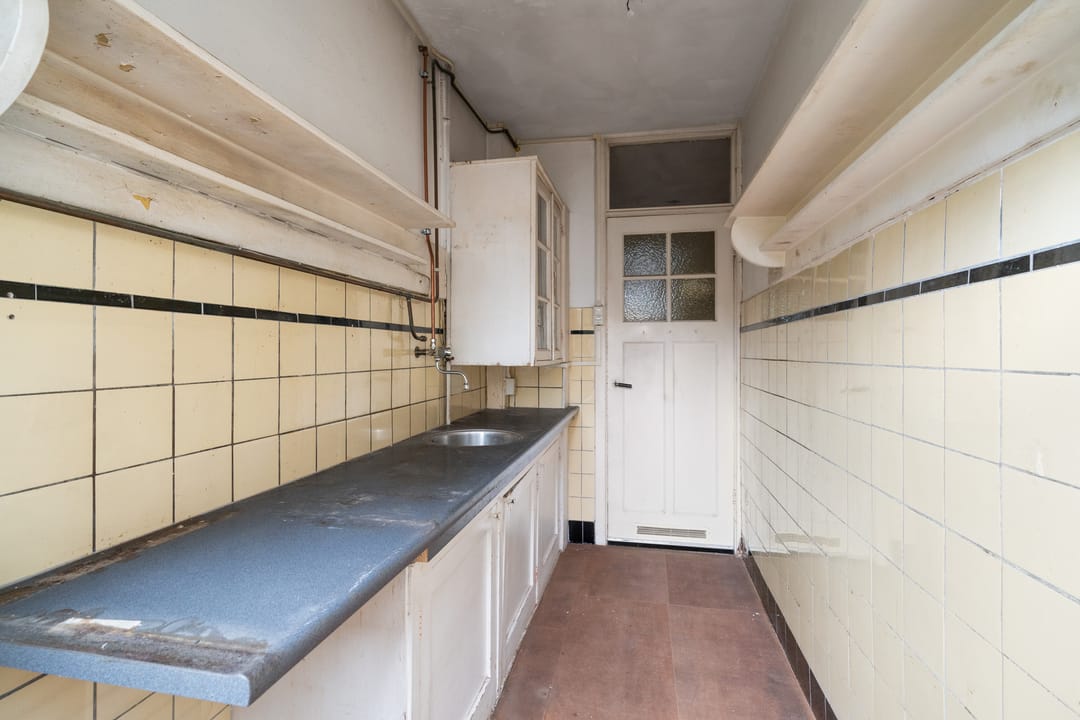 Renovatable Apartment with Water View in Hoofddorppleinbuurt — 13