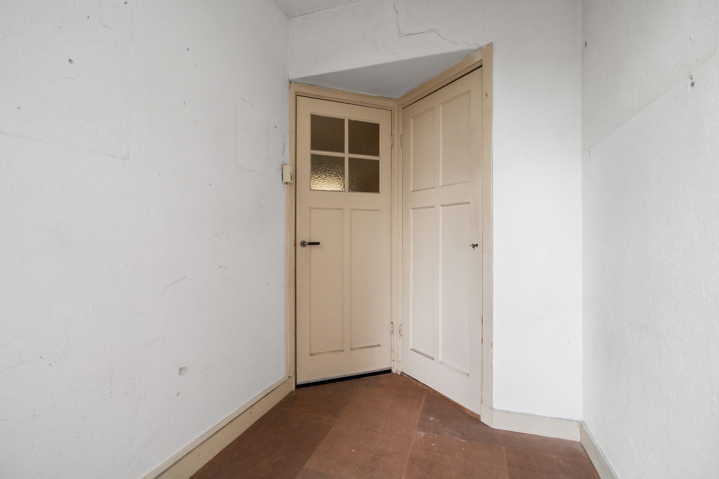 Renovatable Apartment with Water View in Hoofddorppleinbuurt — 19