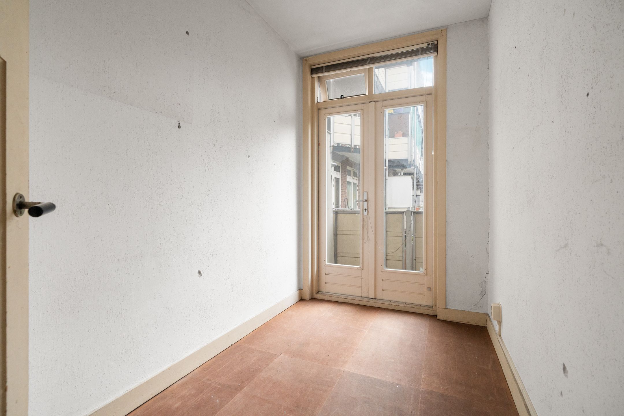 Renovatable Apartment with Water View in Hoofddorppleinbuurt — 18
