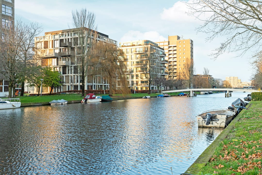 Renovatable Apartment with Water View in Hoofddorppleinbuurt — 28
