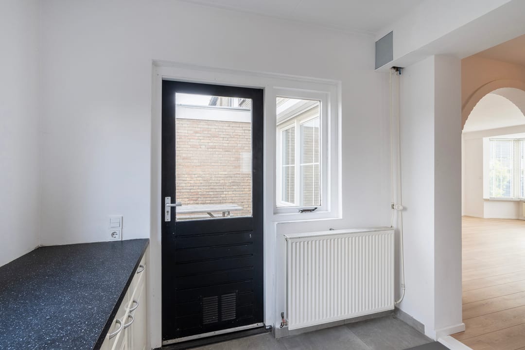 Photo 16 of Dokter Renesstraat 34