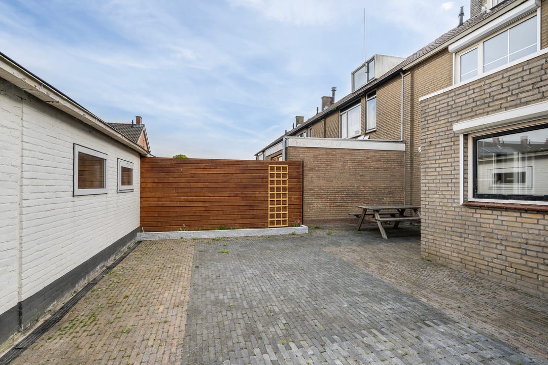 Photo 38 of Dokter Renesstraat 34