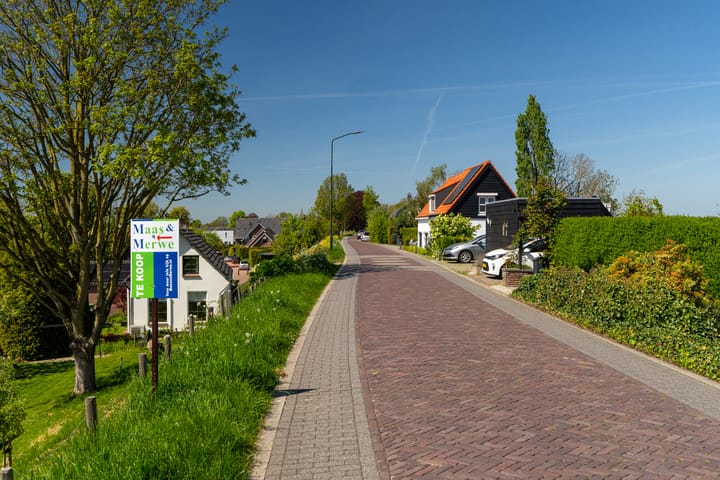 Photo 3 of Onderweg 2