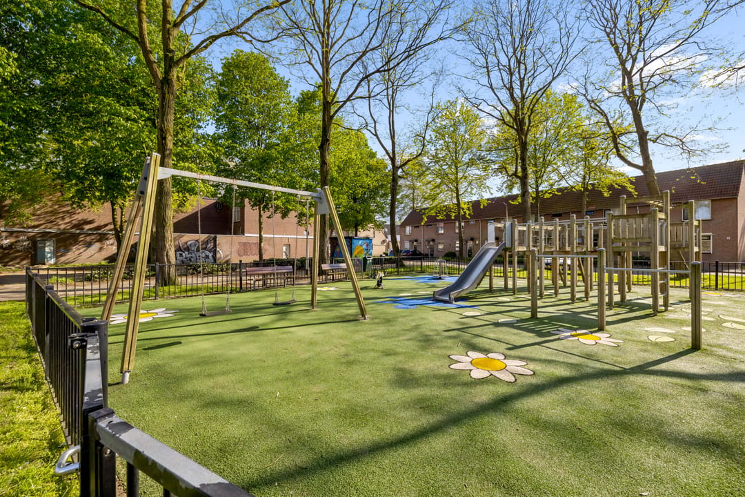 Photo 52 of Van Hogendorpstraat 93