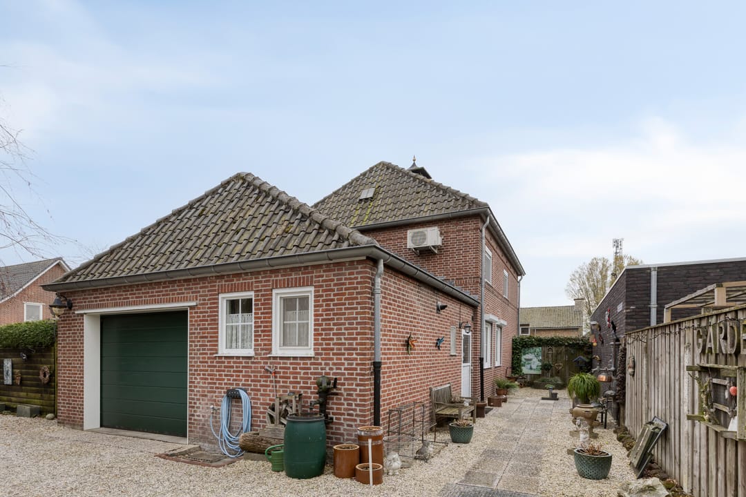 Detached Character Home with Garage in Central Wanroij — 31