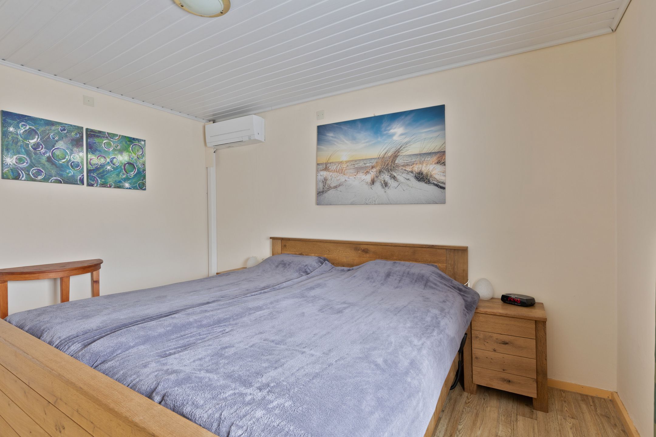 Detached Character Home with Garage in Central Wanroij — 24