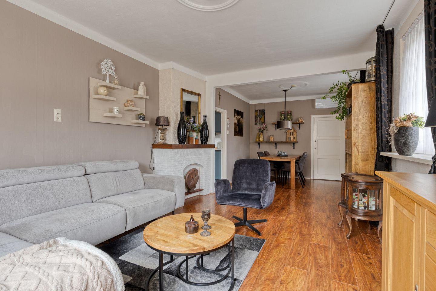 Detached Character Home with Garage in Central Wanroij — 14