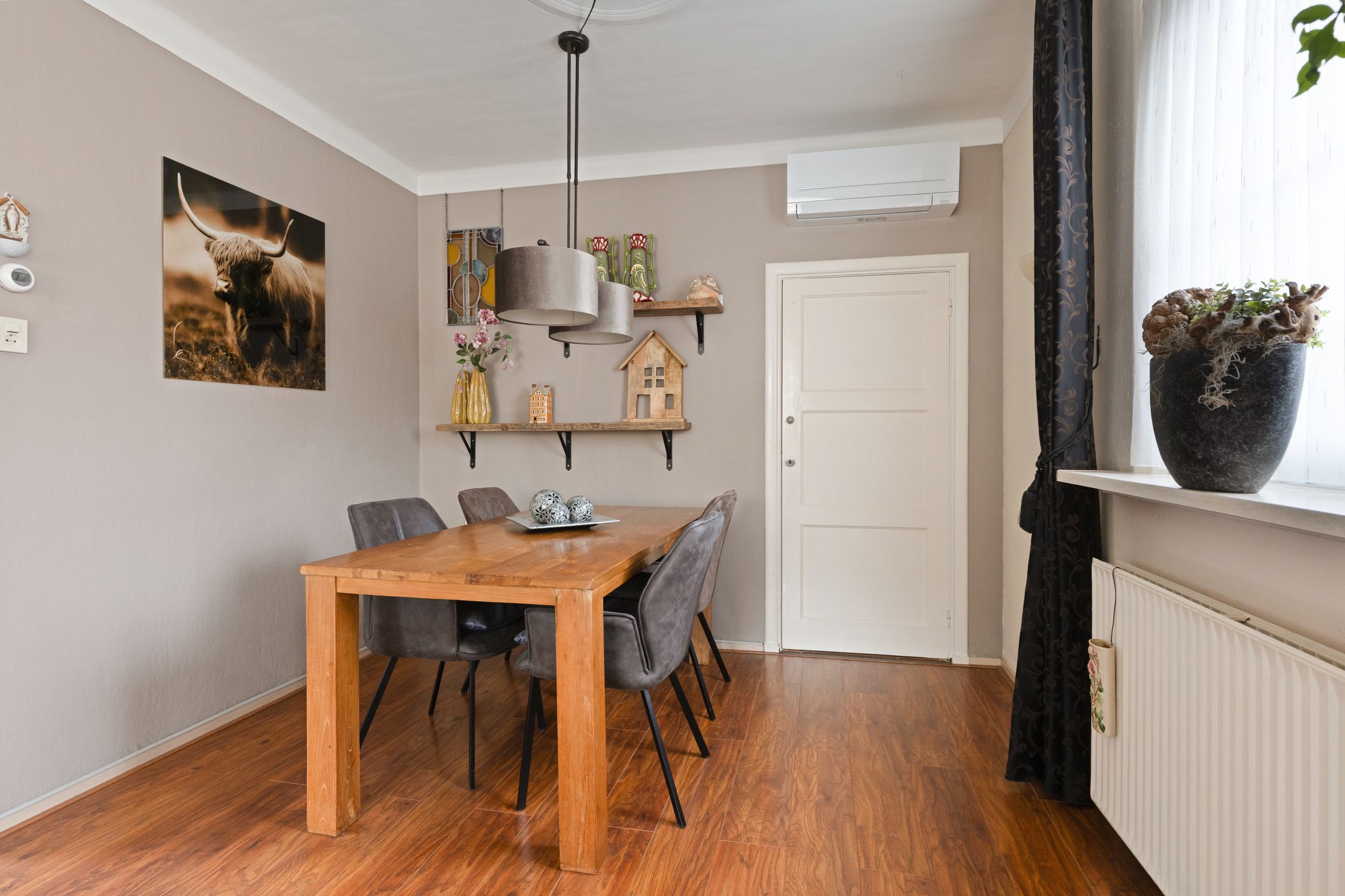 Detached Character Home with Garage in Central Wanroij — 15